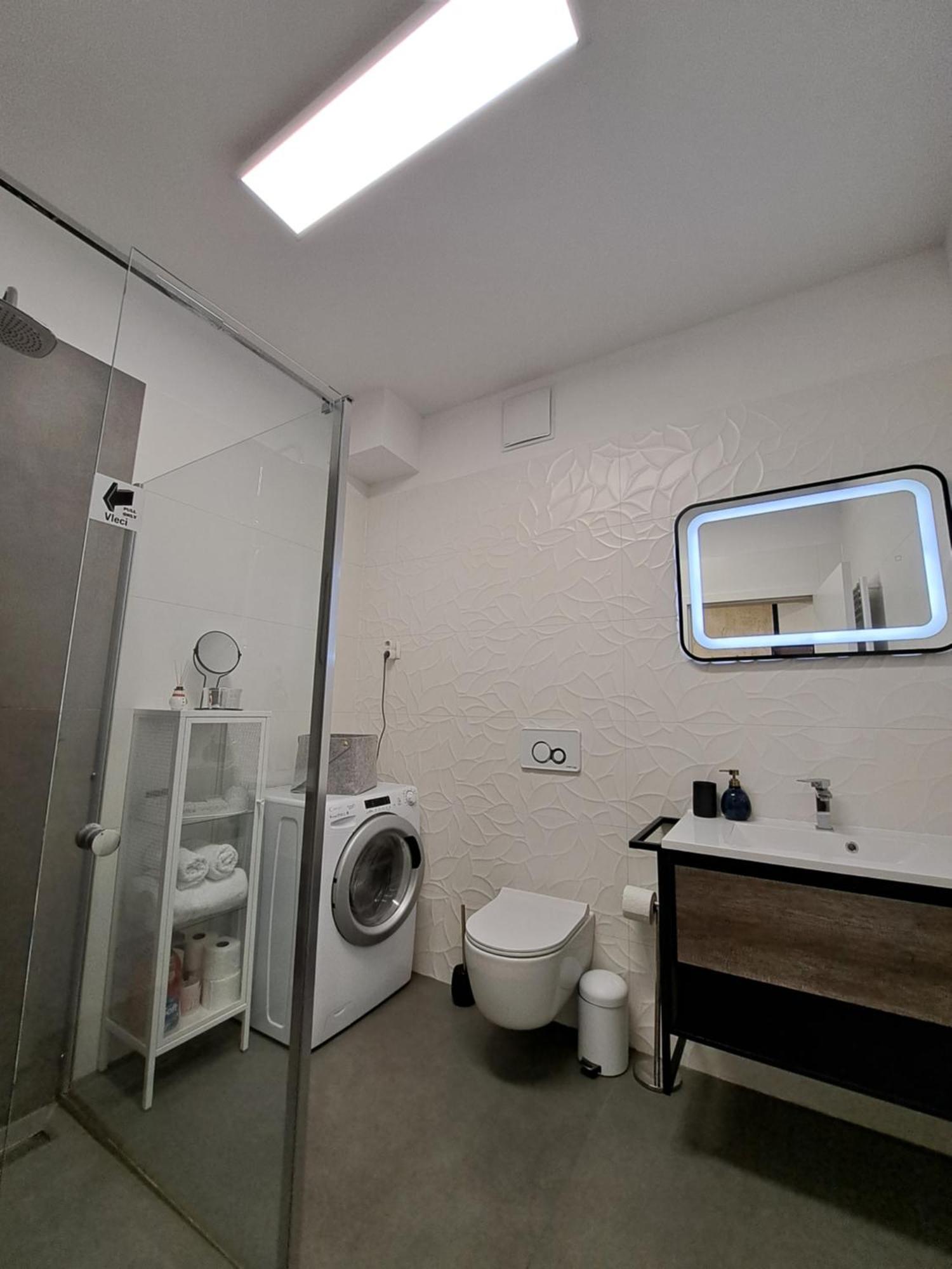 Stunning New Apartment With Free Parking Near City Centre ليوبليانا المظهر الخارجي الصورة